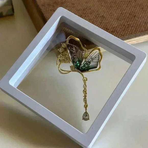 Luxury Gradient Butterfly Brooch - Picture 9 of 9